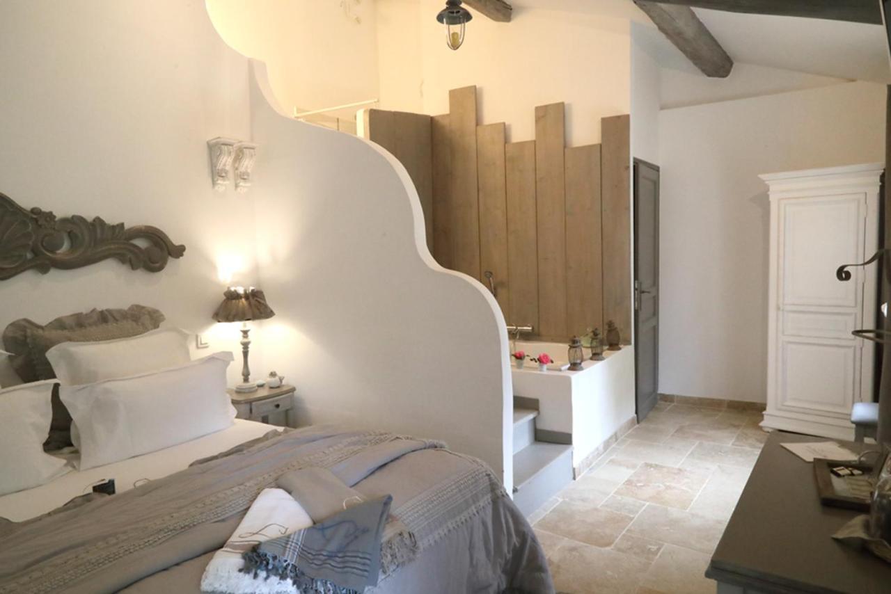 Maison D'Hotes "Les Ecuries Du Mas" Lamanon エクステリア 写真