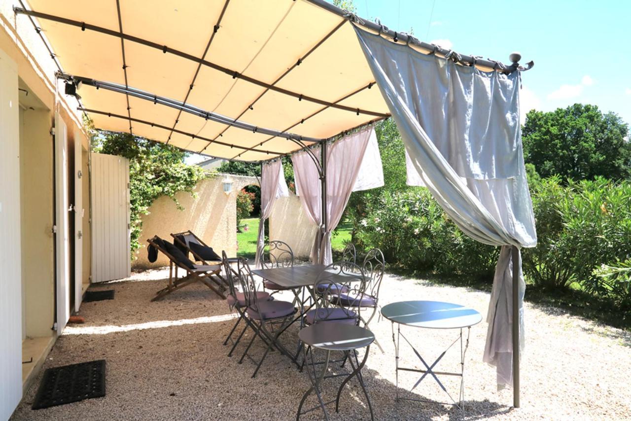 Maison D'Hotes "Les Ecuries Du Mas" Lamanon エクステリア 写真