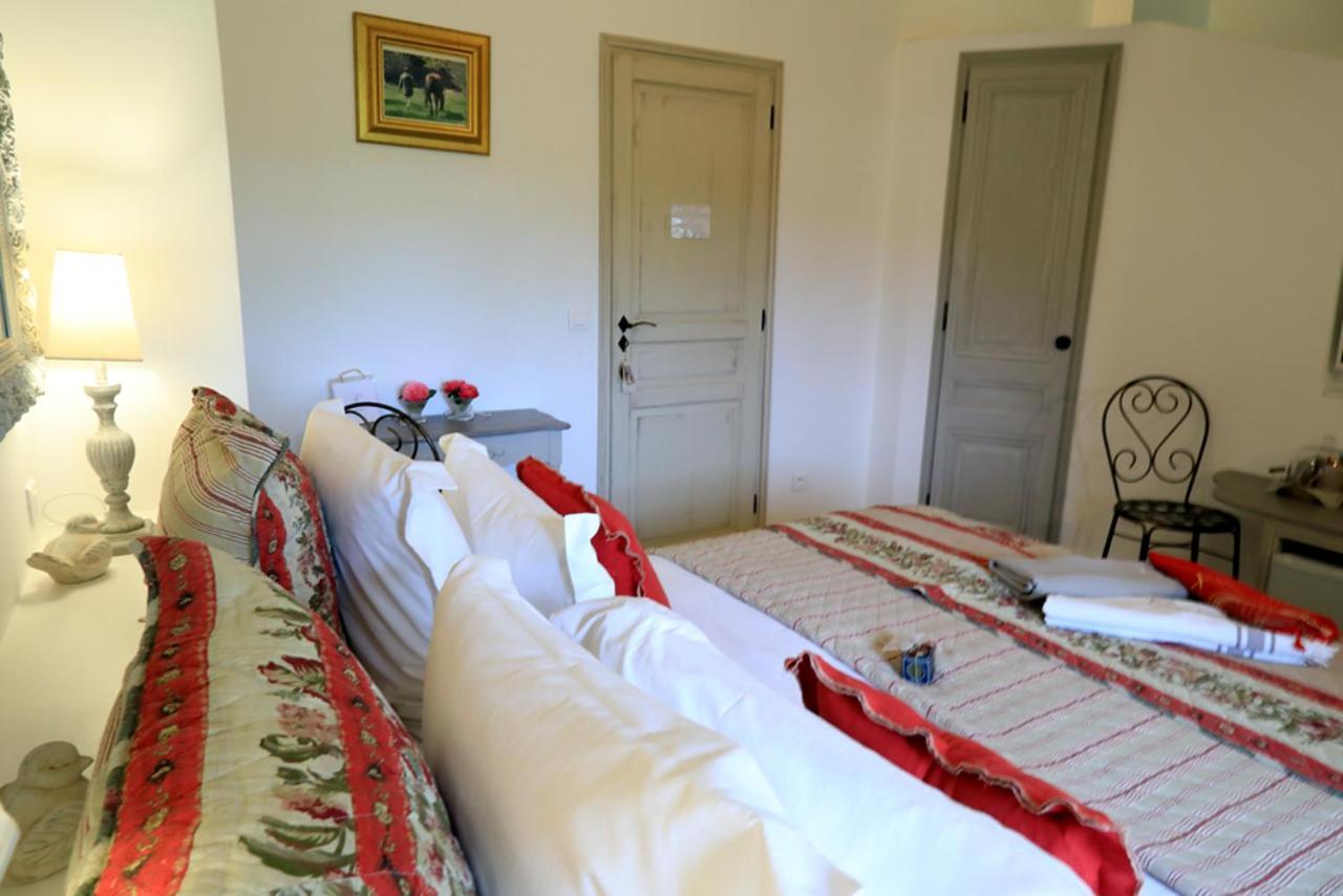 Maison D'Hotes "Les Ecuries Du Mas" Lamanon エクステリア 写真