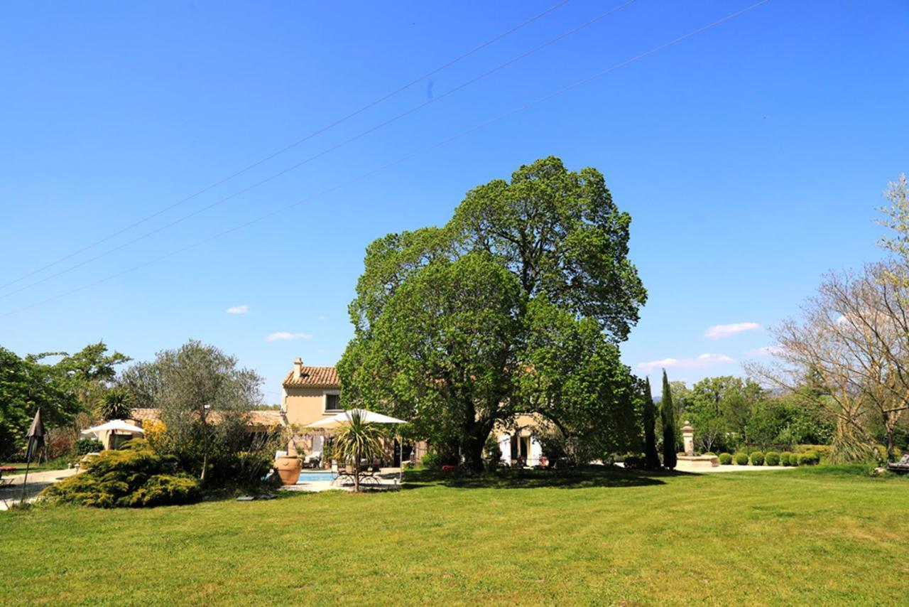 Maison D'Hotes "Les Ecuries Du Mas" Lamanon エクステリア 写真